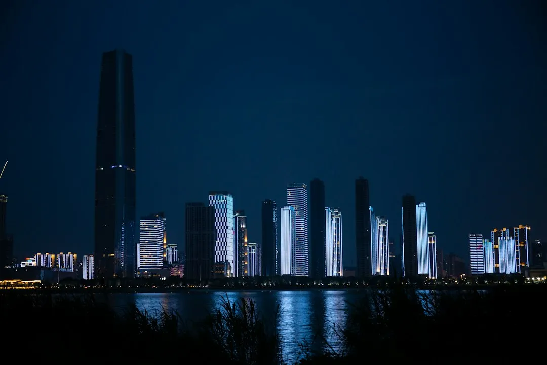 运动鞋中底缓震技术对比:EVA与TPU发泡材质的性能差异及应用场景